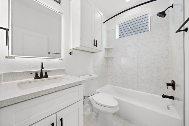 Building Photo - For Lease-Housing Vouchers Accepted | 3 Bed, 3 Bath | 1,515 Sq Ft | South Houston