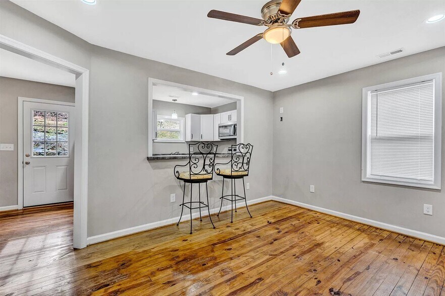 Building Photo - 1423 Varnell Ave NE