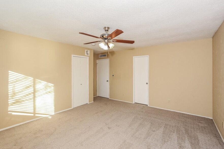 Building Photo - 1913 Sandra Ln