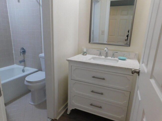 Building Photo - 113 Shipyard Dr