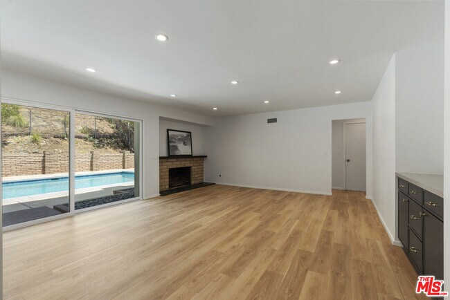 Building Photo - 3062 Arrowhead Dr