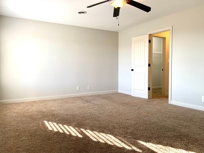 Building Photo - 1533 Edgewater Ln