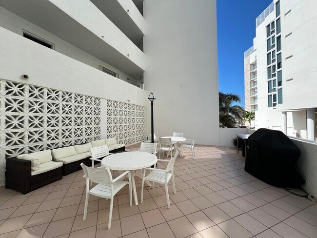 Building Photo - 3580 S Ocean Blvd