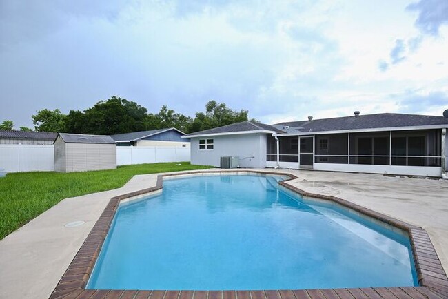 Building Photo - Gorgeous 4/2 Pool Home with a Covered Patio and a Large Fenced Backyard Located in Dr. Phillip's ...