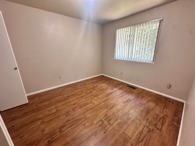 Building Photo - Charming Bellevue Rental – Available May 1st!