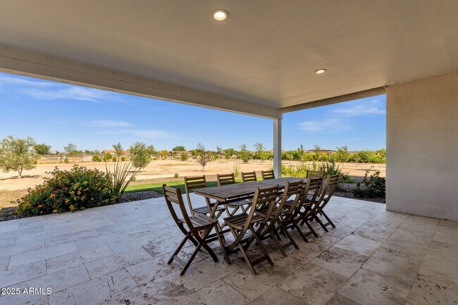 Building Photo - 856 W Quail Cir