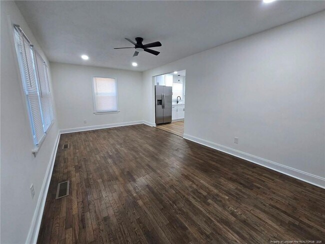 Building Photo - 4909 Walnut Dr