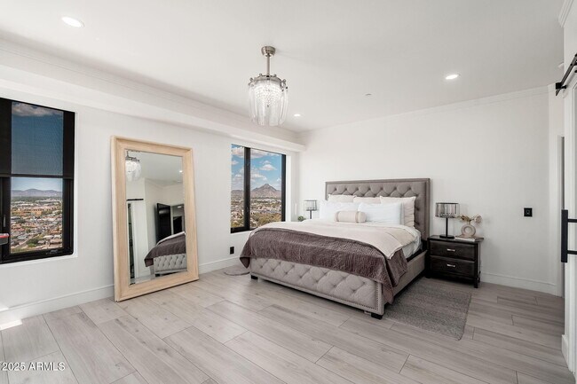 Building Photo - 1040 E Osborn Rd