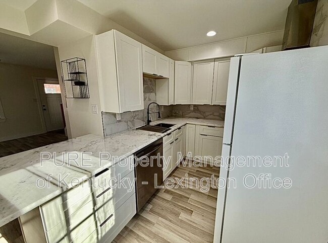 Building Photo - 305 Lake St