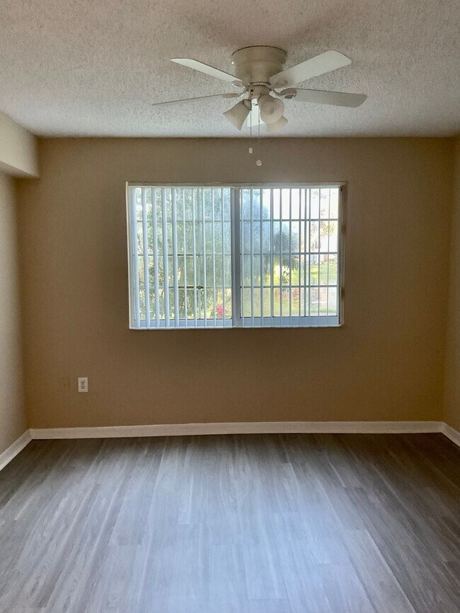 Building Photo - The Grand Isles - Key Lago