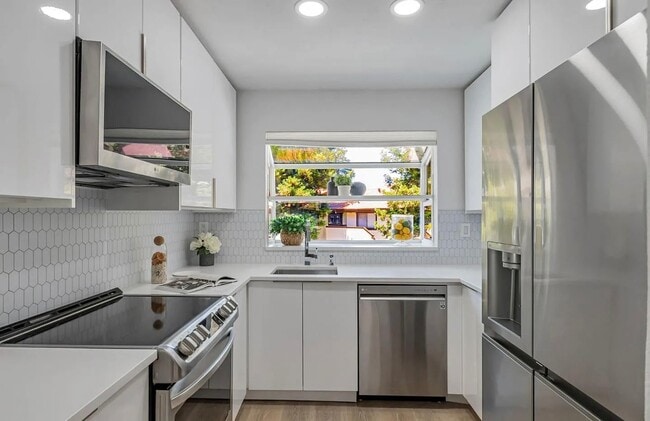 Primary Photo - 1400 Bowe Ave