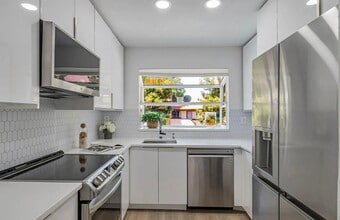 Building Photo - 1400 Bowe Ave