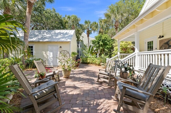 Building Photo - 1240 Palmetto Ct