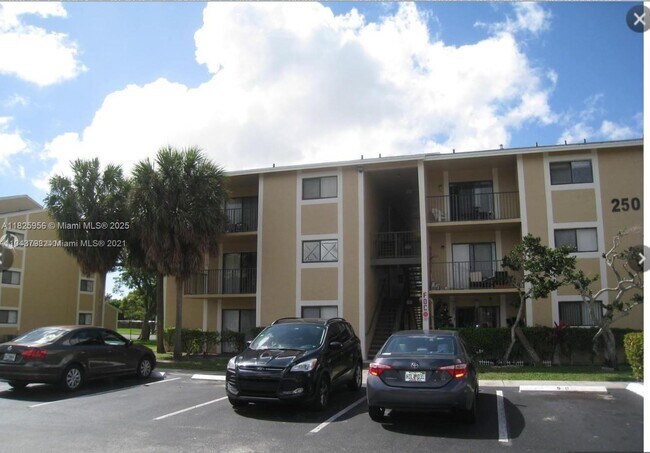 Building Photo - 250 Palm Cir W