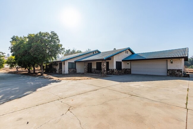 Building Photo - HORSE TRAINERS! MUST SEE HORSE PROPERTY AWESOME ACRAGE 5 ACRES Beautiful Custom 1 story home in W...