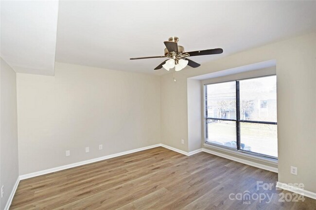 Building Photo - 11185 Harrowfield Rd
