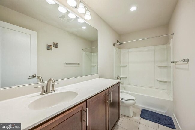 Building Photo - 900 Dogwood Ct