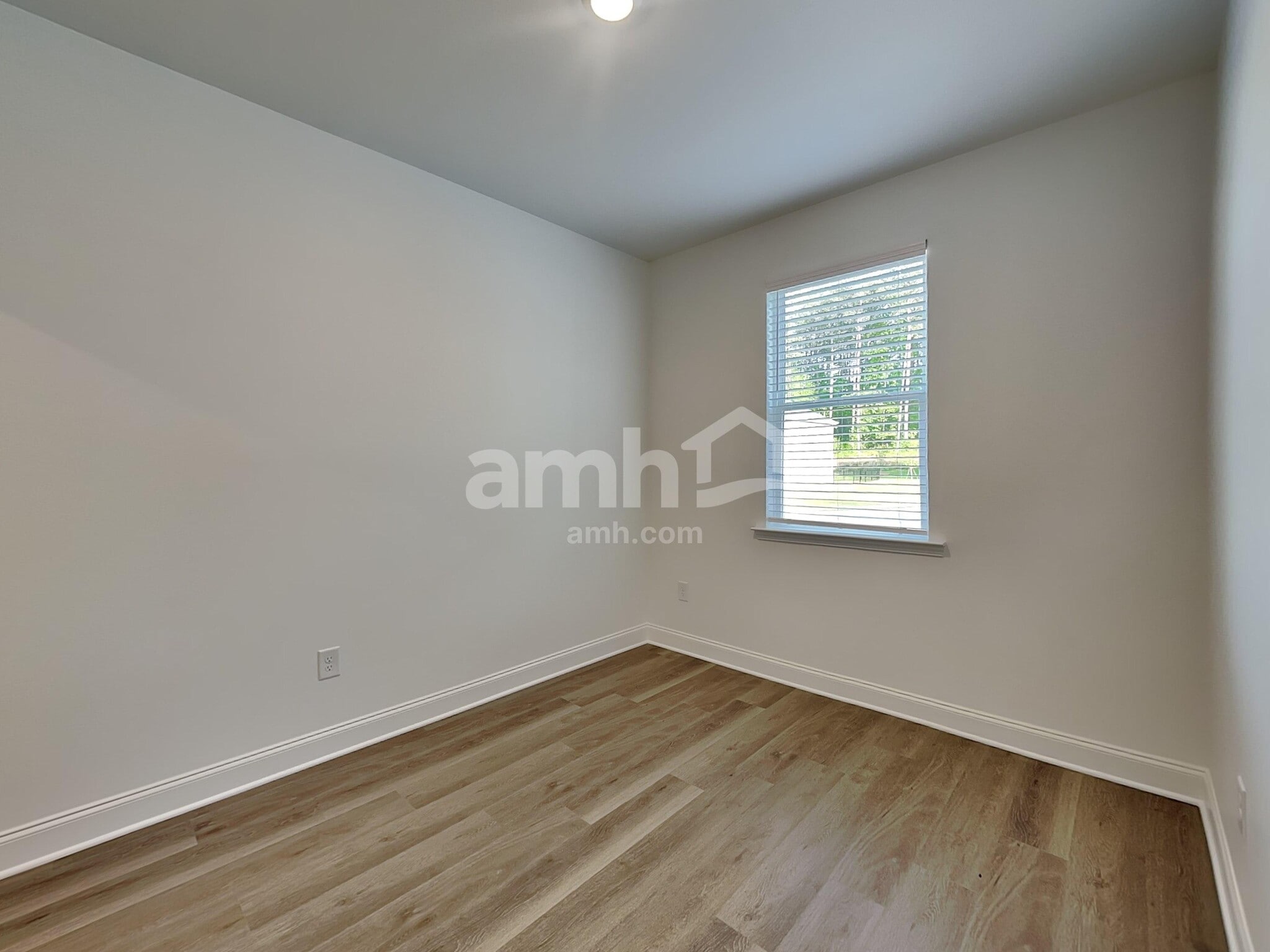 Building Photo - 920 Carnelian Ln
