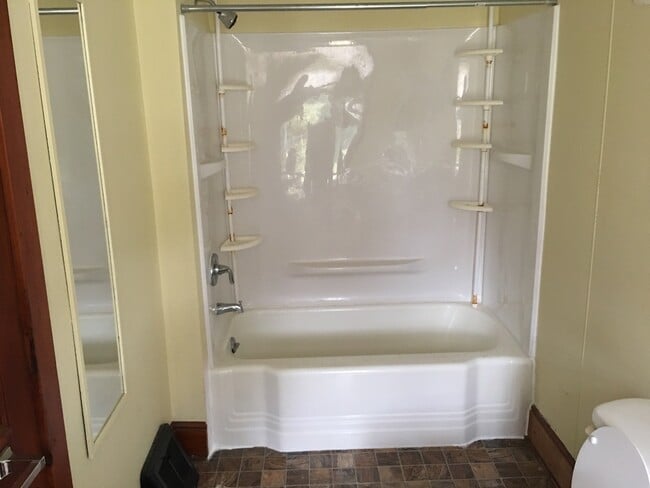 Building Photo - Cozy 1+ Bedroom Bungalow in West York SD