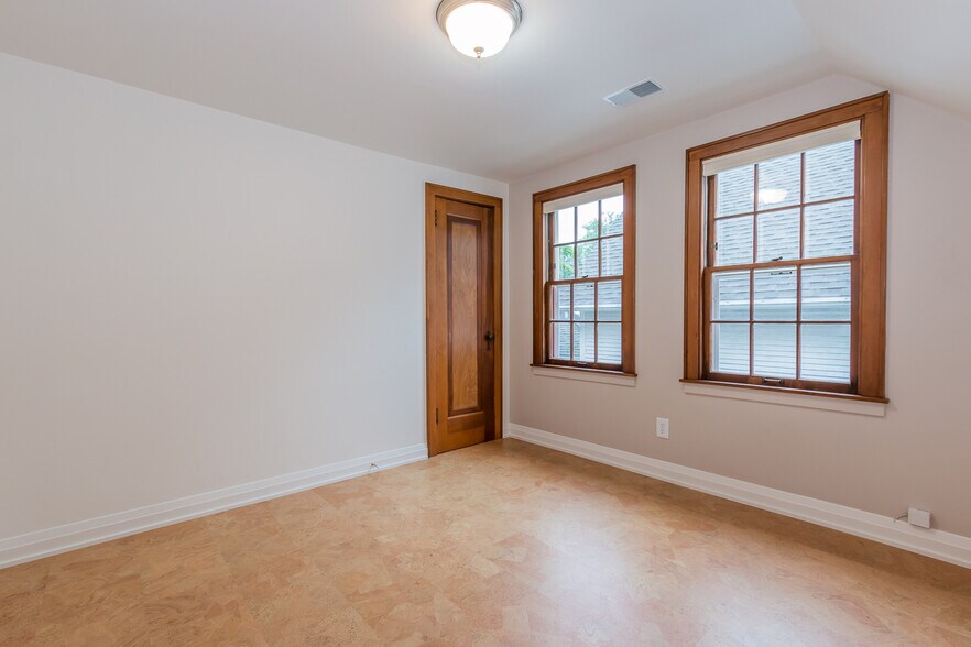 Building Photo - 2133 Sommers Ave