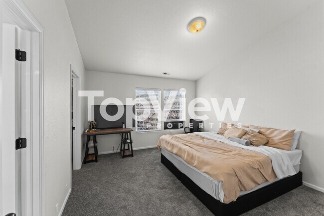 Building Photo - 2259 Falkirk Dr