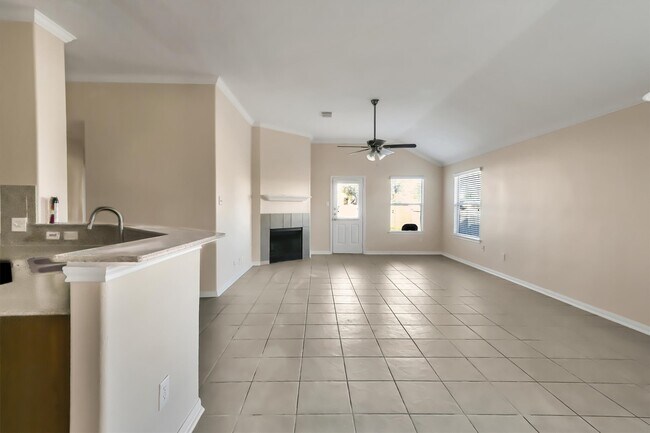 Building Photo - 835 Dracena Ct