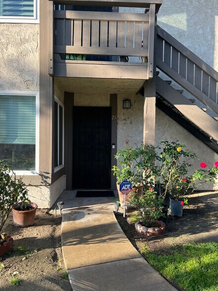 Building Photo - 1150 S Meadow Ln