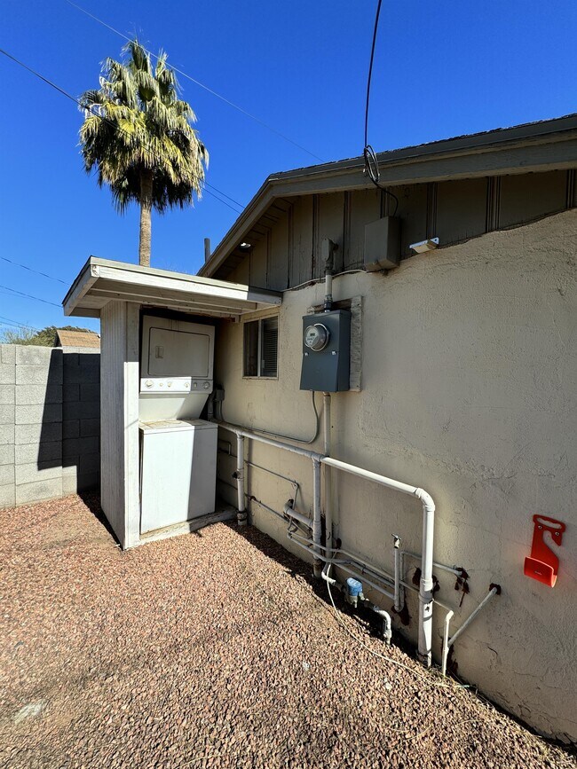 Building Photo - 2014 N 16th Ave