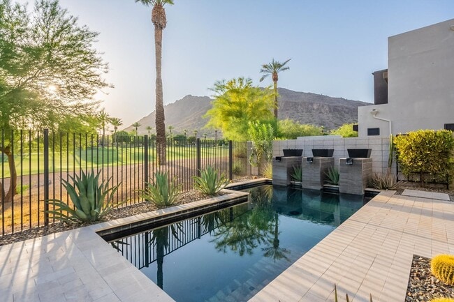 Building Photo - 4544 N Evans Dr