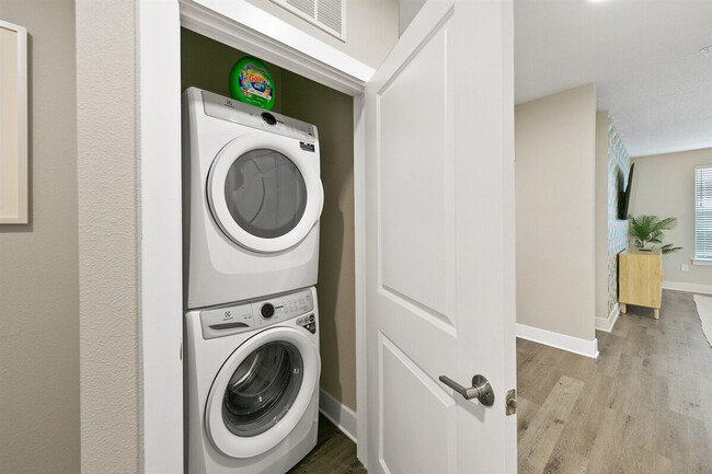 Building Photo - 11830 Buckfield Cir