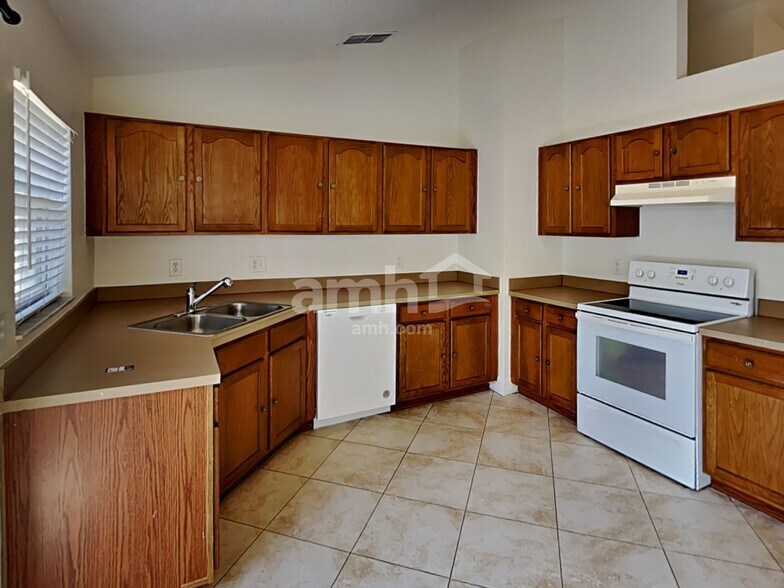 Building Photo - 705 Paddington Pl