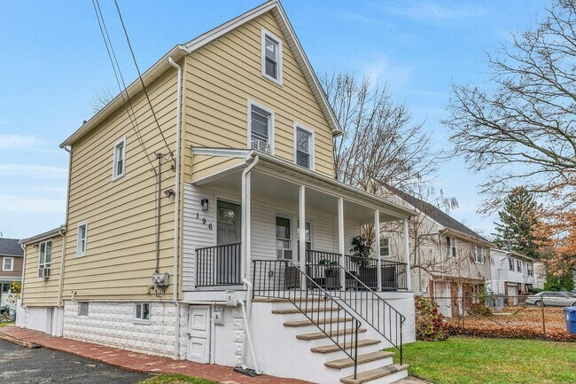 Building Photo - 196 2nd St