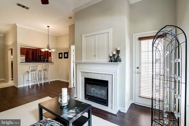 Building Photo - 4950 Brenman Park Dr