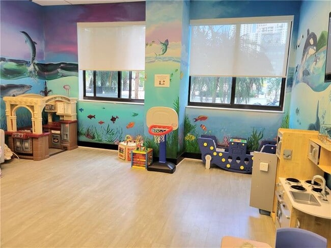 Building Photo - 999 SW 1st Ave