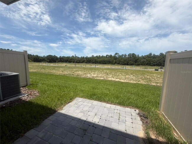 Building Photo - 1623 Fan Palm Dr