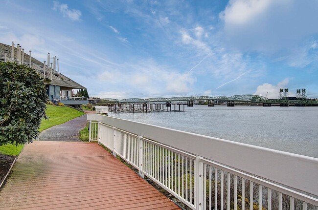 Building Photo - Bright Loft Condo with Stunning Columbia River Views