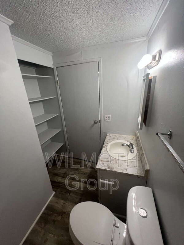 Building Photo - 2000 Indianapolis Rd