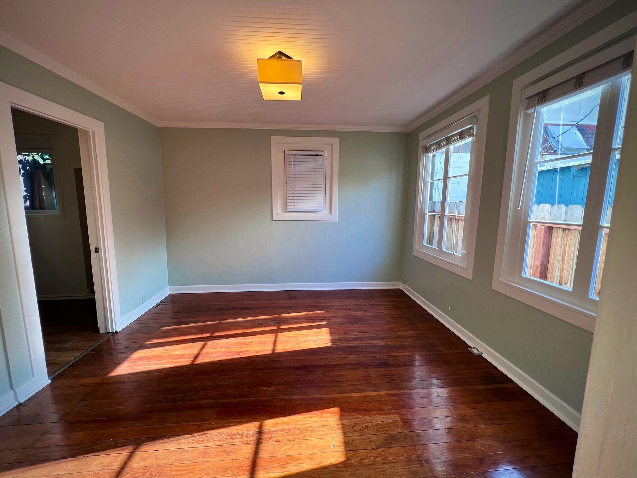 Living Room (can be adapted as bedroom) - 140 Hart Ave