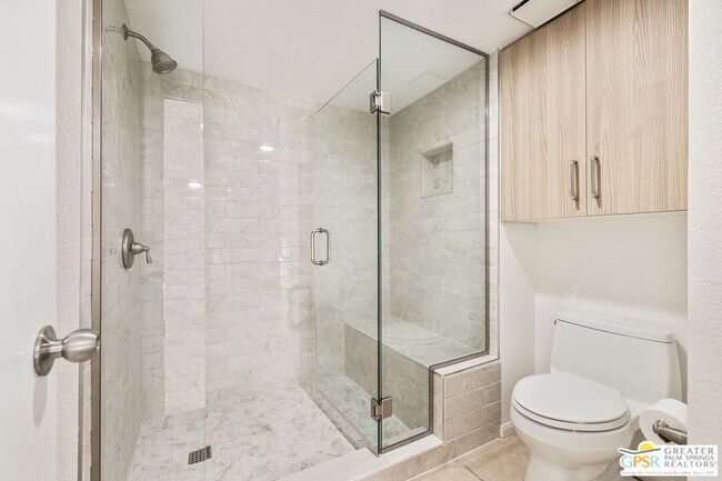 Building Photo - 505 S Farrell Dr