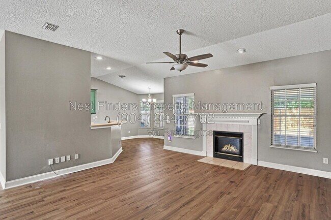 Building Photo - 1819 Branch Vine Dr W
