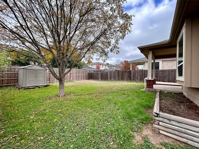 Building Photo - 1104 Doras Dr