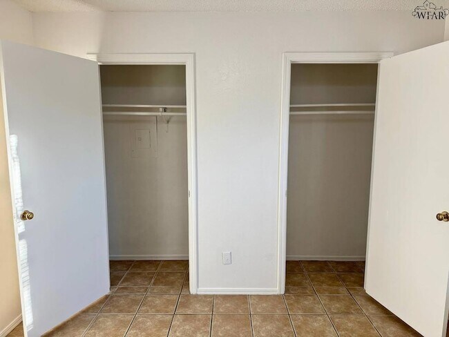 Building Photo - 1611 Bell St