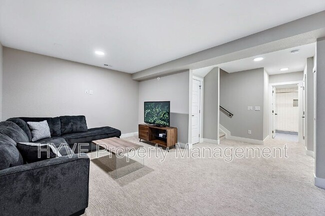 Building Photo - 2869 W Parkside Pl