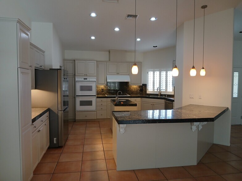 Building Photo - 74137 Scholar Ln E
