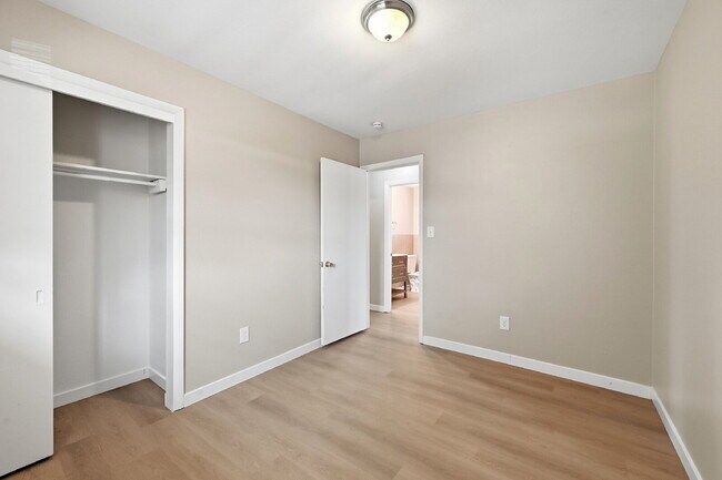 Building Photo - $2,240.95 with $300 Off the First Month's Rent, 5 Beds - 2 Bath, Triplex in Littleton with Shared...