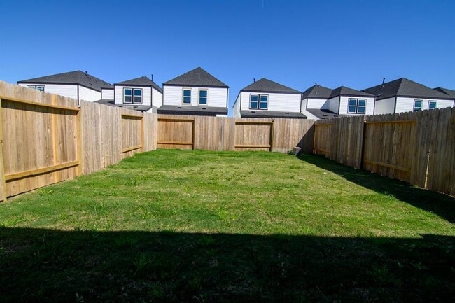 Building Photo - 3121 Crown Gate Dr