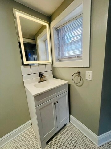 Bathroom - 5341 Carnegie St