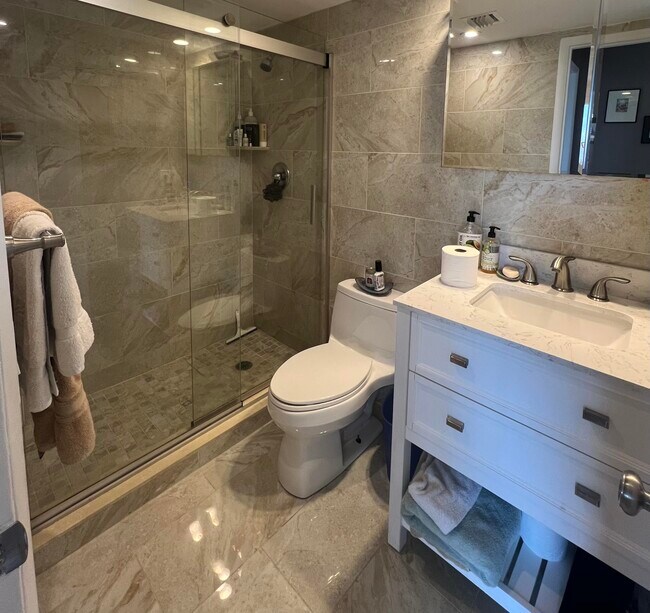 Building Photo - 2731 NE 14th Street Causeway