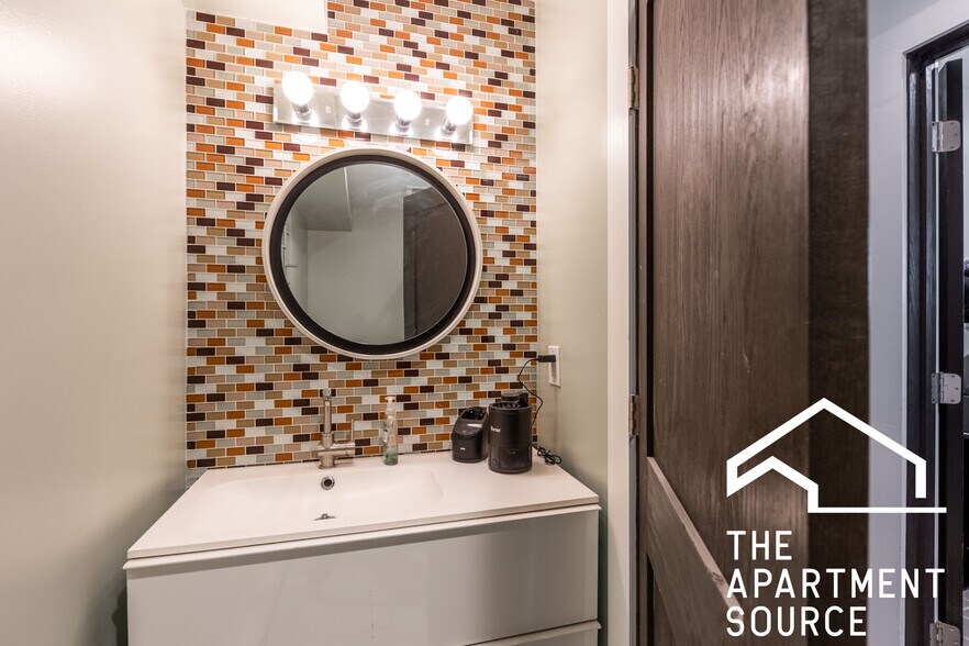 Building Photo - 1939 N Winchester Ave