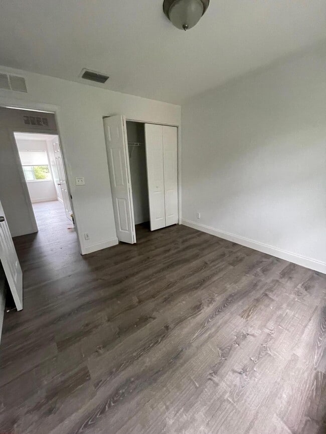 Building Photo - 1109 Colonial Palms Way